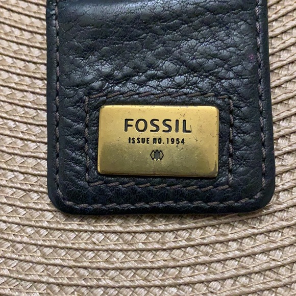 Black Leather Fossil Wallet Wristlet - Picture 4 of 6